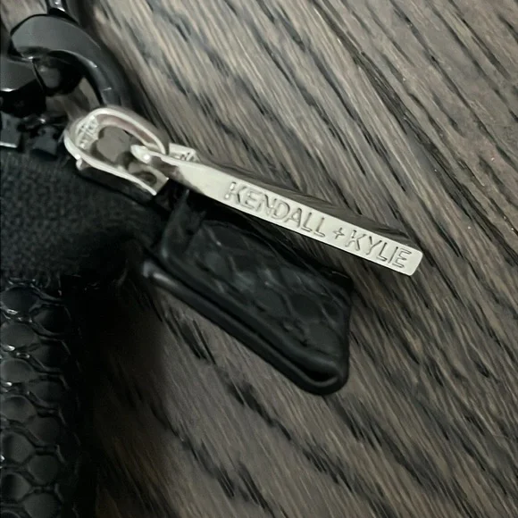 Kendall & Kylie Black Chain Strap Shoulder Bag - Picture 3 of 5